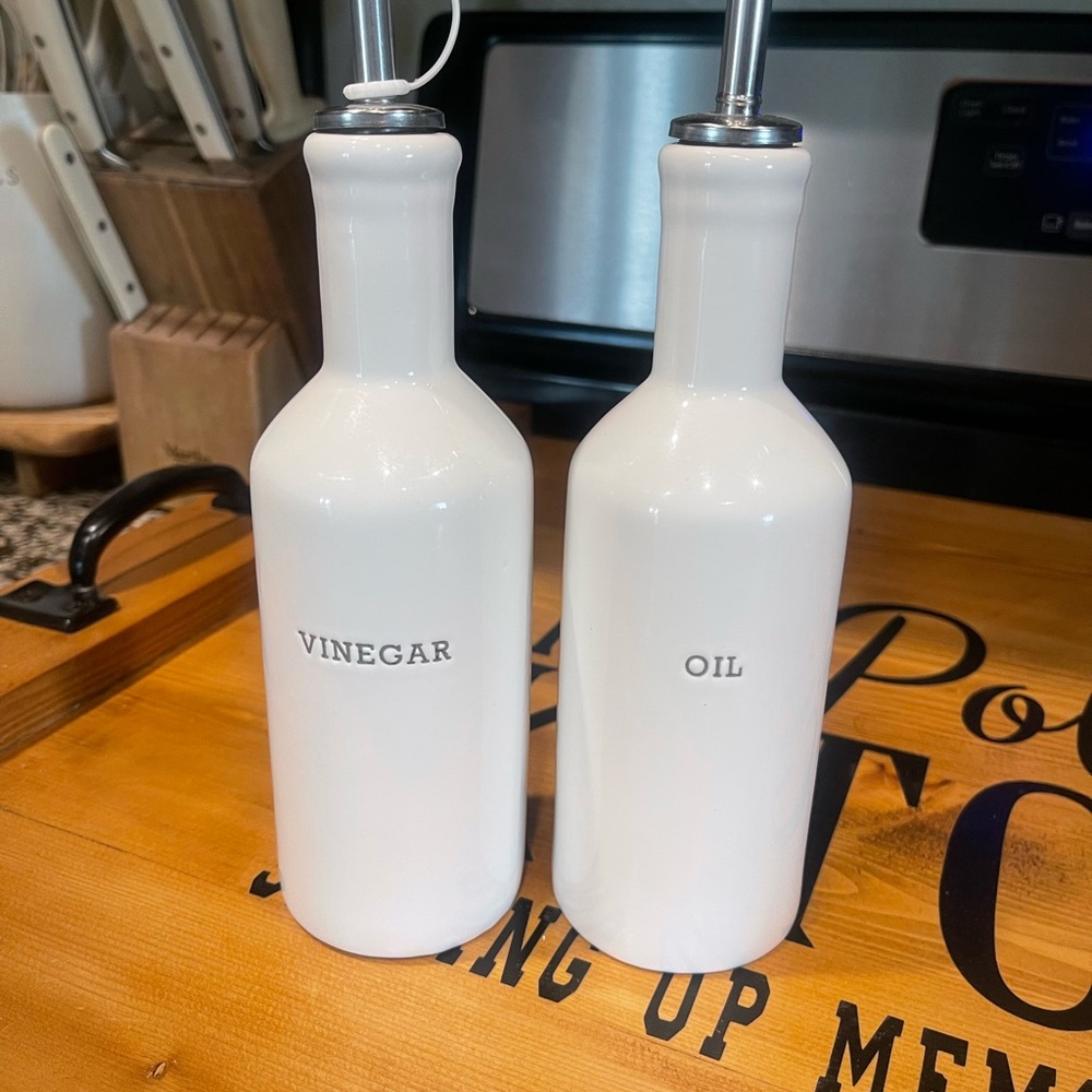 White Vinegar and Oil Dispenser Set